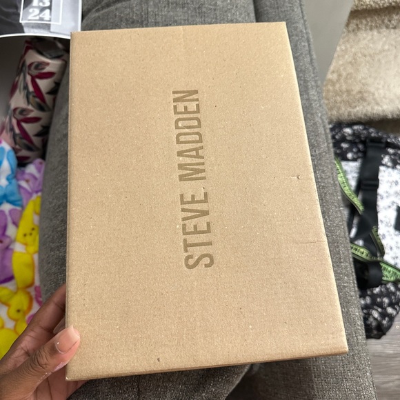 Steve Madden Lessie Heels with straps - Picture 3 of 4